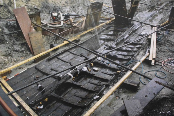 Roskilde 6, with timbers being watered mid-excavation