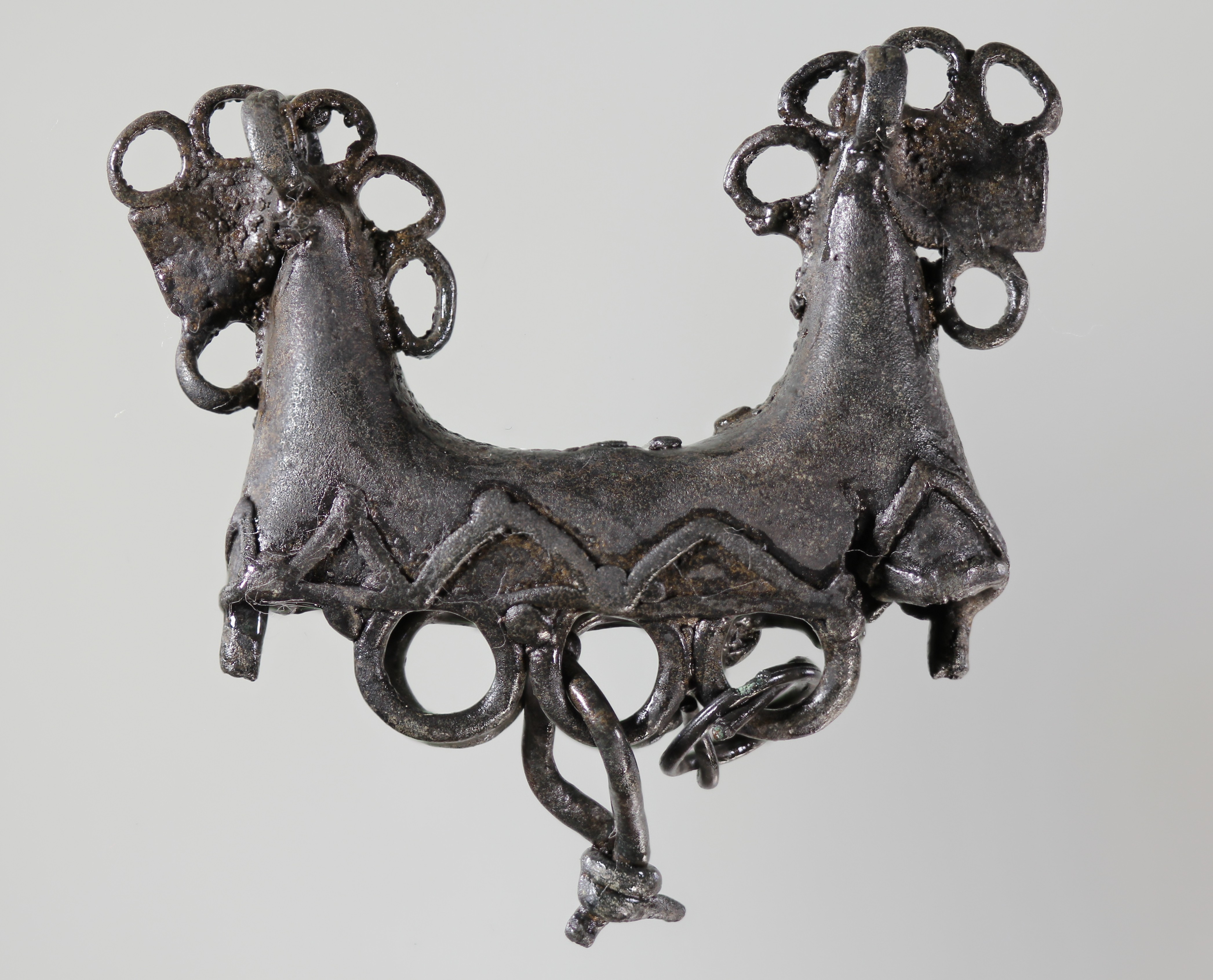 Horse head pendant from Pirttitörmä