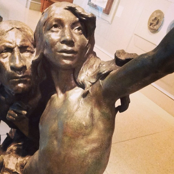 statue-selfies-begin