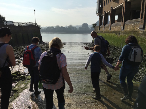 DW Thames heading to the foreshore